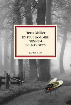 En flue kommer gennem en halv skov